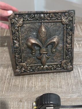 Decorative Fleur-de-Lis Wall Plaque in Antique Bronze